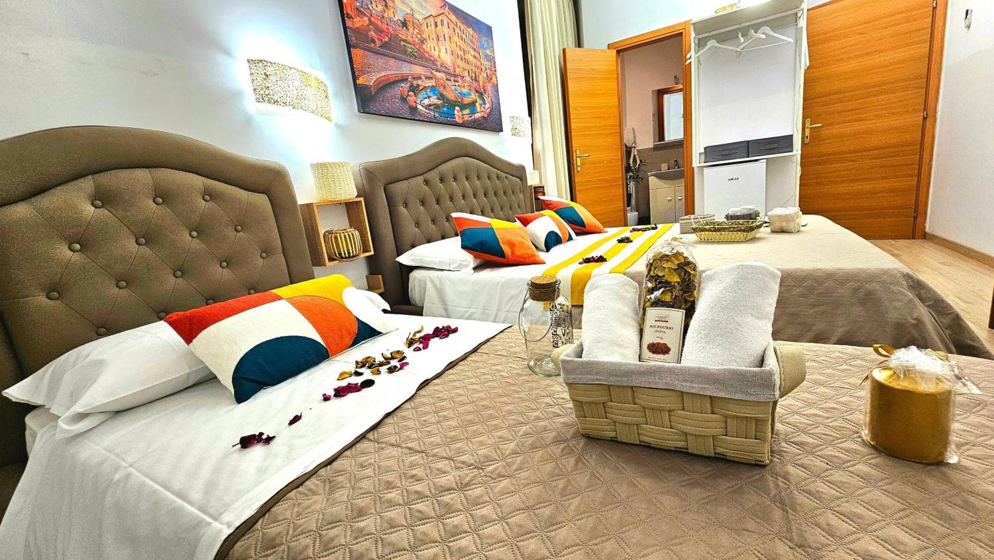 A Casa Simpatia Roma - Free Parking If You Book 4 Nights Bed & Breakfast Exterior photo